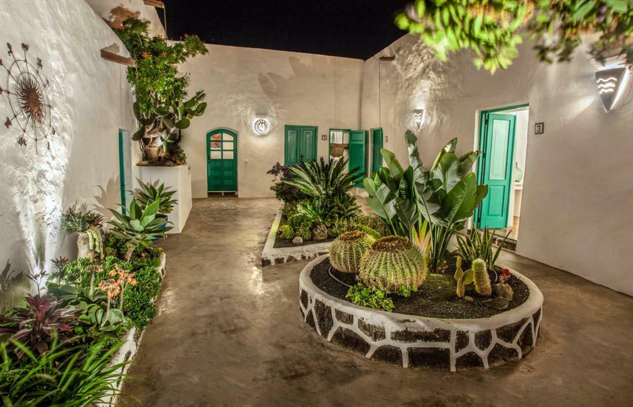Los Lirios Hotel Rural - Adults Only Tías Dış mekan fotoğraf